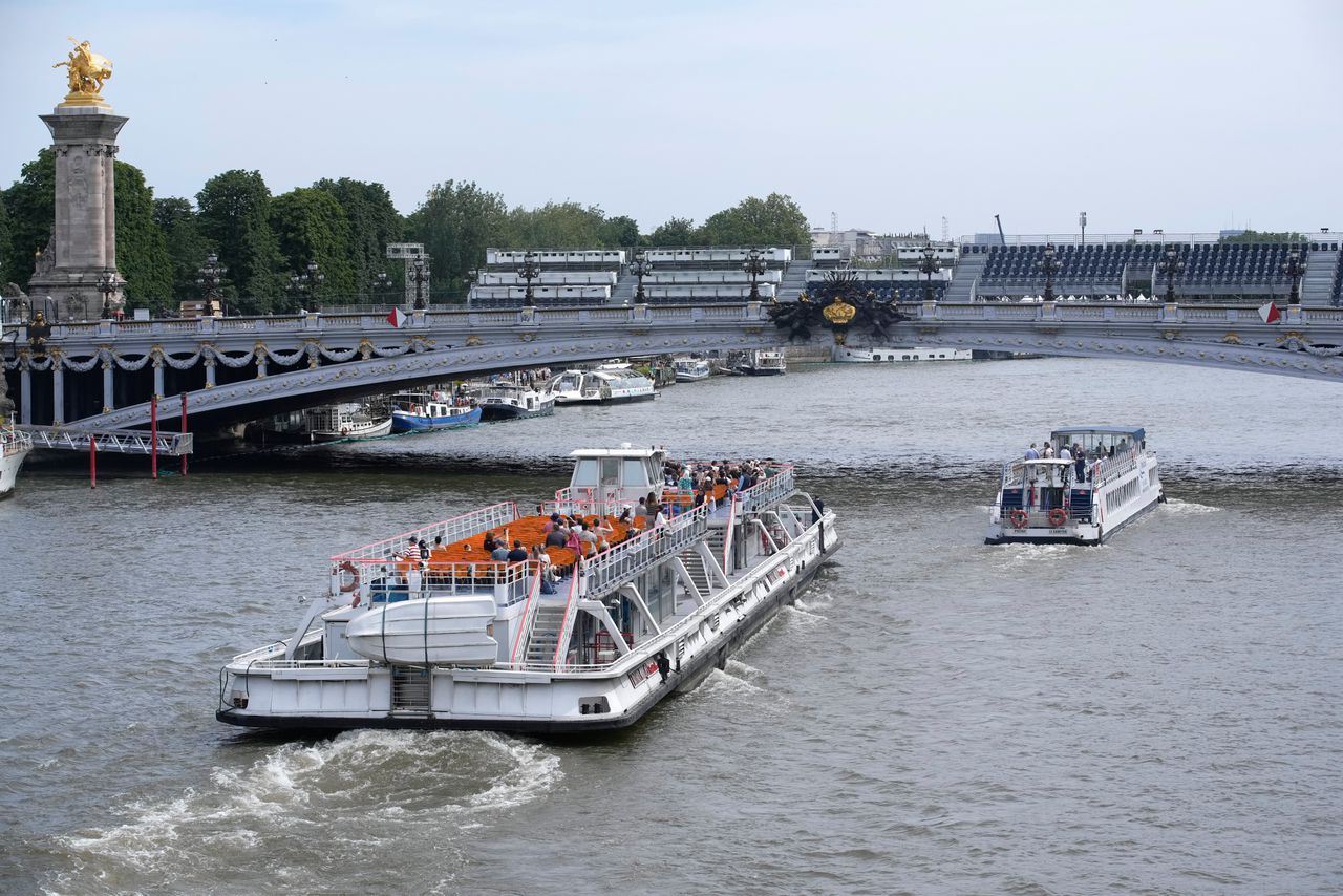 Maand voordat atleten van Olympische Spelen de Seine induiken is Parijse rivier nog te vervuild om te zwemmen 