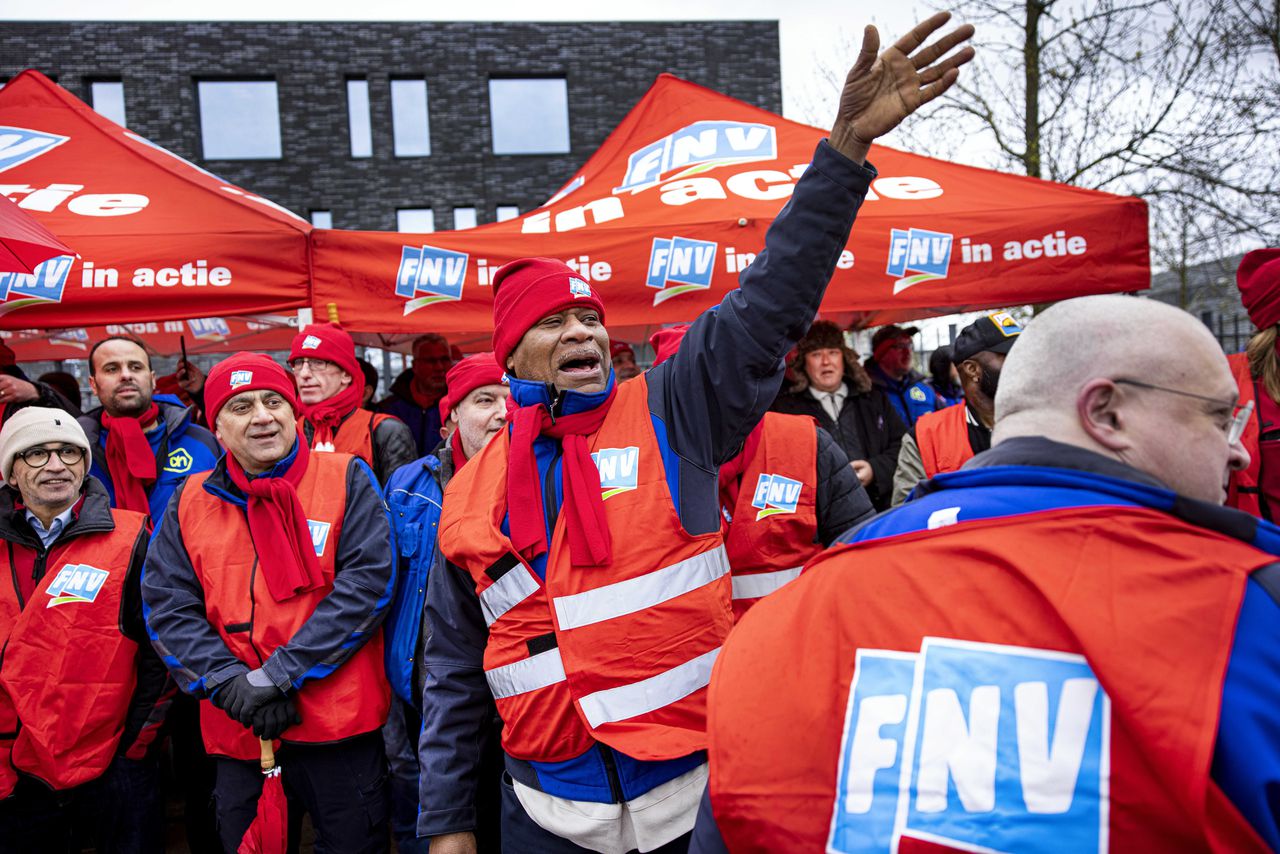 Klein deel medewerkers AH-distributiecentra begonnen aan staking voor inflatiecorrectie 