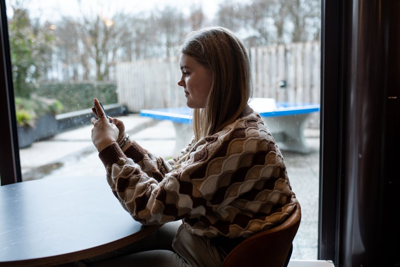 Met een Nokia werd Julia haar verslaving aan sociale media  de baas 