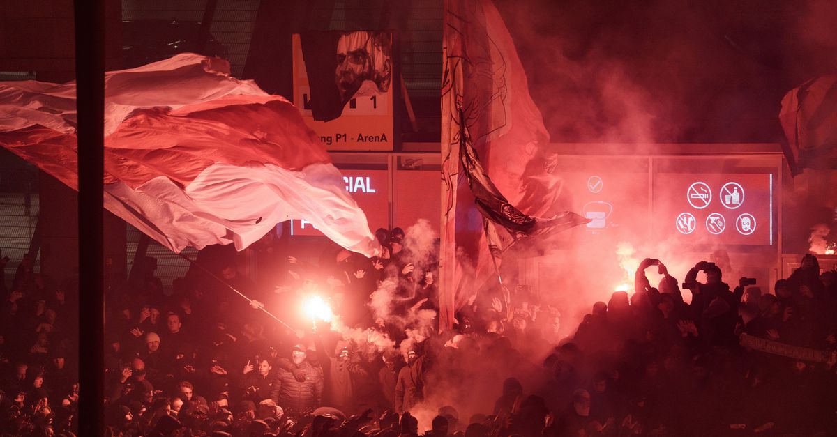 Harde conclusies over vervoer van voetbalsupporters: metropassagiers kropen door het oog van de naald