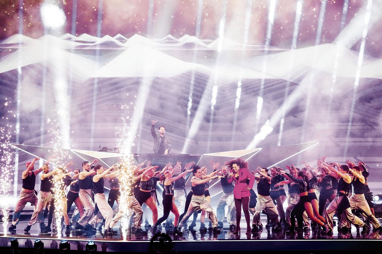 Dj Afrojack en zangeres Glennis Grace zijn de gastartiesten bij de finale van het Eurovisie Songfestival.