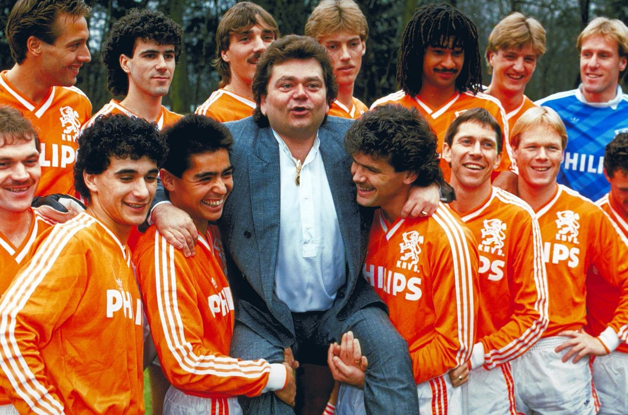 In 1988 zong André Hazes het voetbalvolkslied, welke oranje-hits zijn