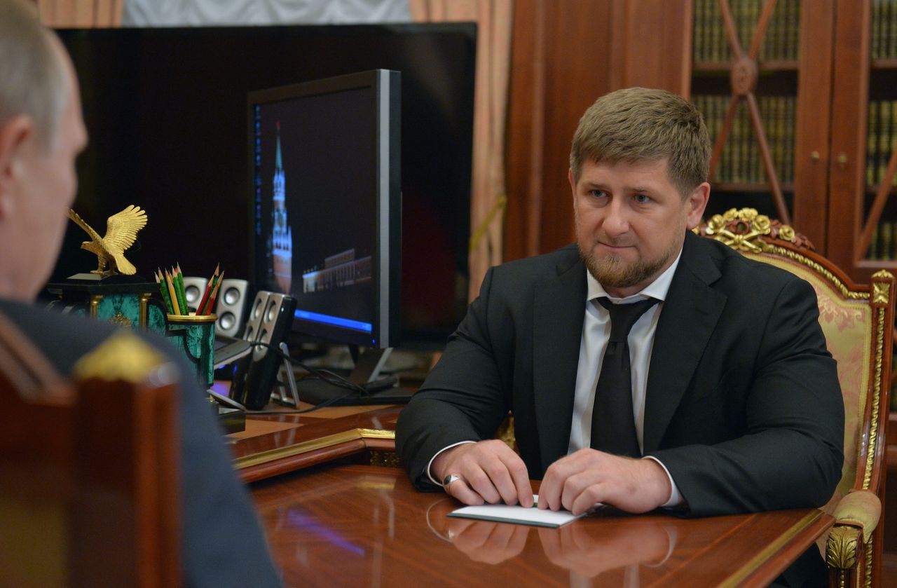 De Tsjetsjeense leider Ramzan Kadyrov in gesprek met de Russische president Vladimir Poetin.