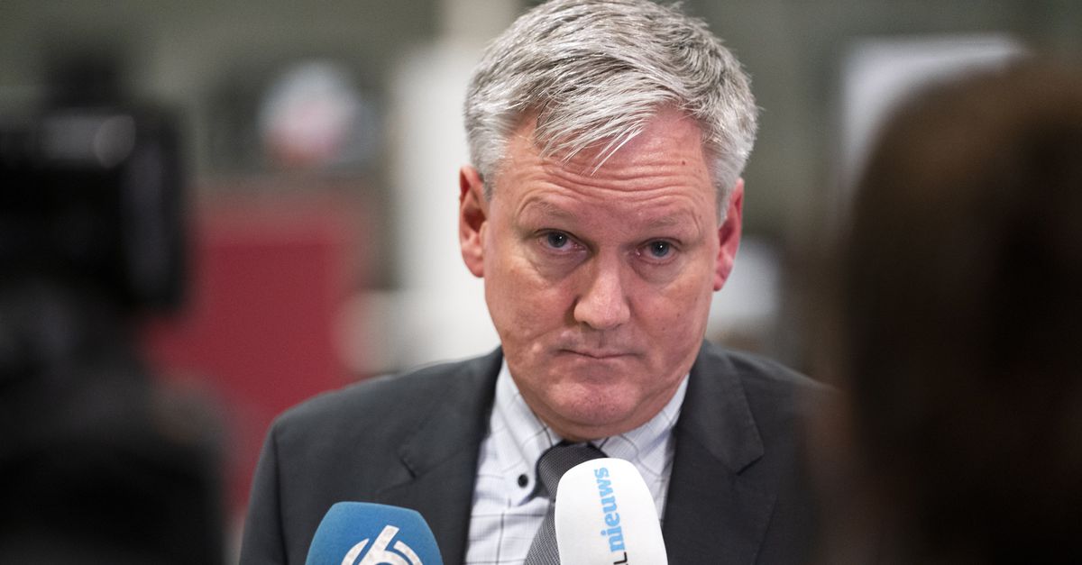 Burgemeester Venlo wordt lokaal bedreigd vanwege een azc, maar ook omdat PVV-fractie zich ermee bemo