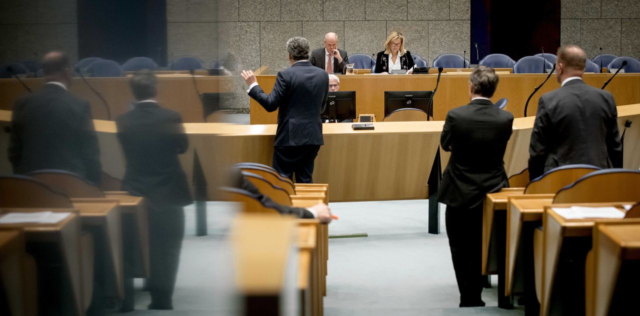 De ministers Sigrid Kaag (Buitenlandse Handel) en Stef Blok (Buitenlandse Zaken) in debat met de Tweede Kamer.