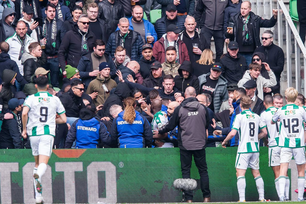 FC Groningen-supporter slaat eigen speler Jetro Willems, twee aanhoudingen door politie 