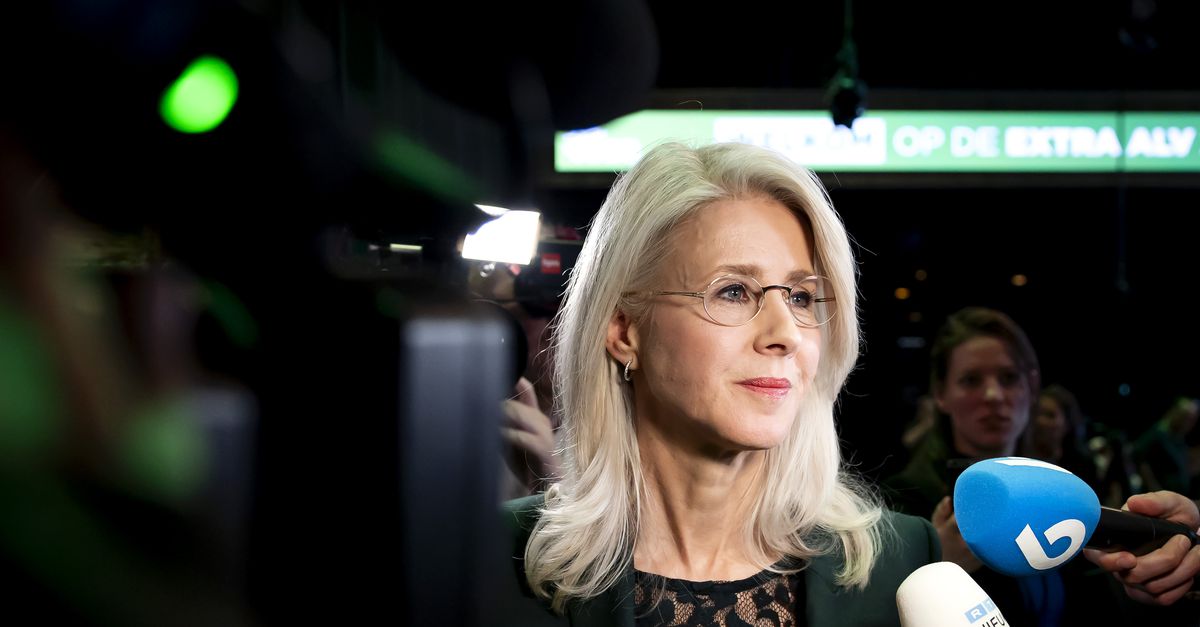 Op het podium in Barneveld zegt Mona Keijzer haar BBB-lidmaatschap op