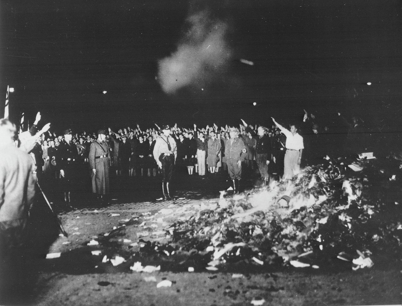 De boekverbranding op de Opernplatz in Berlijn, 10 mei 1933.