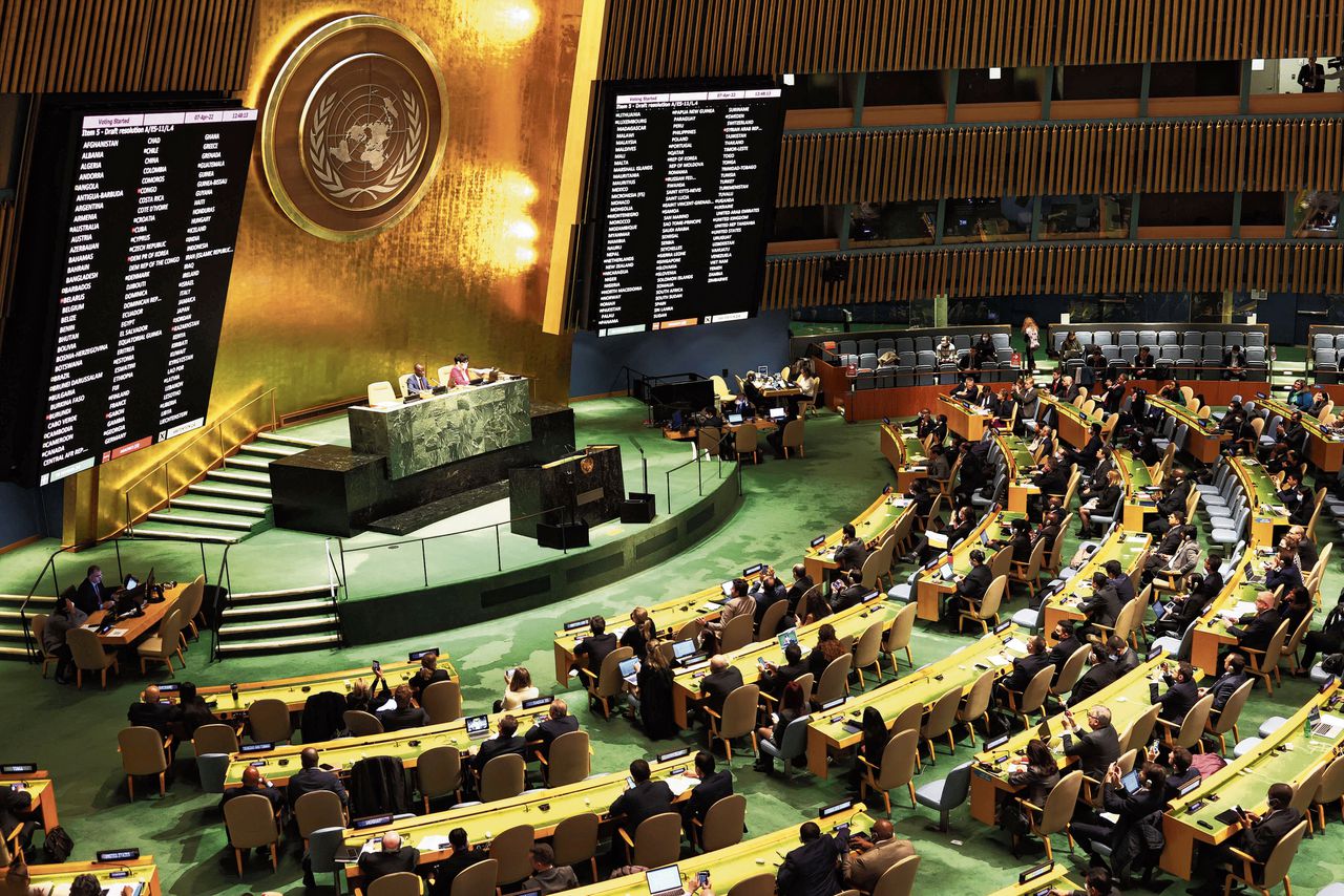 NEW YORKBij de Algemene Vergadering van de Verenigde Naties werd Rusland donderdag met 93 stemmen vóór uit de VN-Mensenrechtenraad gezet.