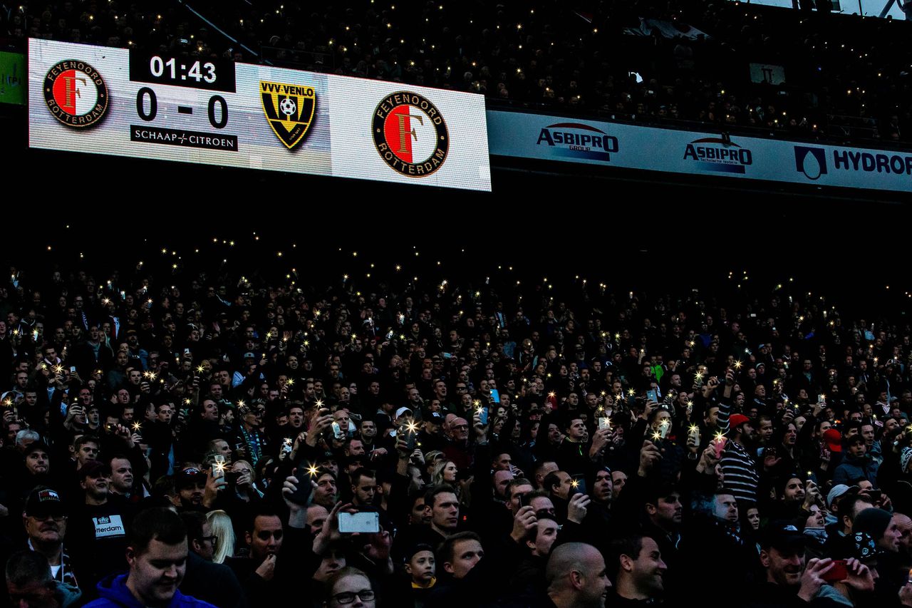 Feyenoord-VVV gestaakt, FC Utrecht gaat door met winnen 