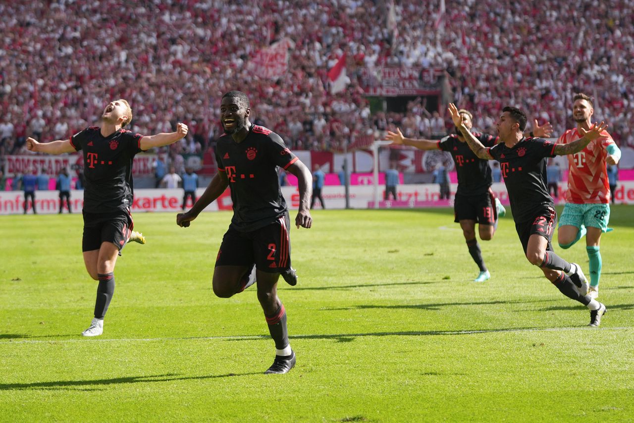 In een ruziënde sfeer wordt Bayern München op de laatste speeldag opnieuw kampioen van Duitsland 