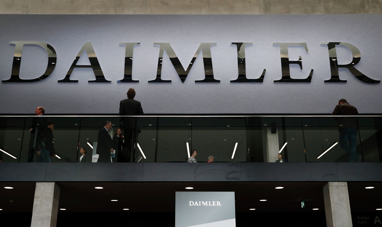 Bij de Duitse autofabrikant Daimler zouden 1.100 leidinggevende functies verdwijnen.