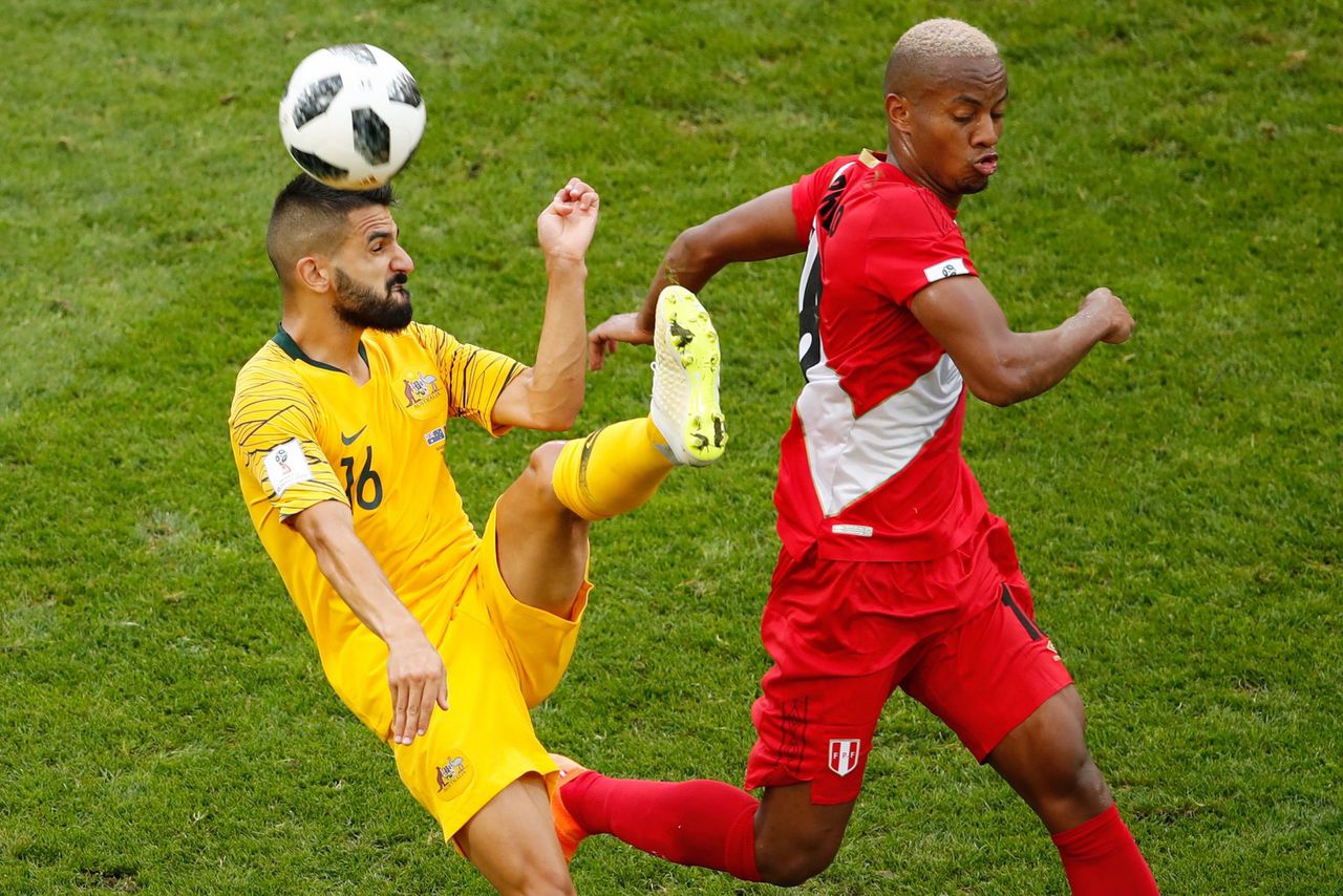 Peru schakelt Australië uit, saaie 0-0 Denemarken- Frankrijk 