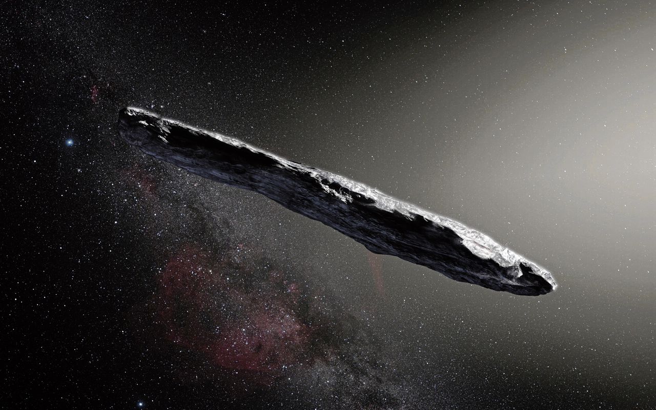 Impressie van ’Oumuamua, de interstellaire bezoeker die in 2017 kort het zonnestelsel bezocht.