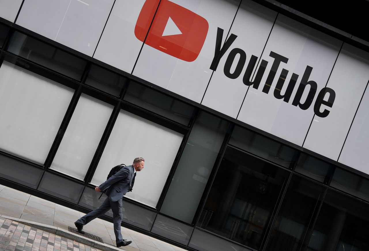 Ook Youtube gaat video’s complottheorie QAnon verwijderen 