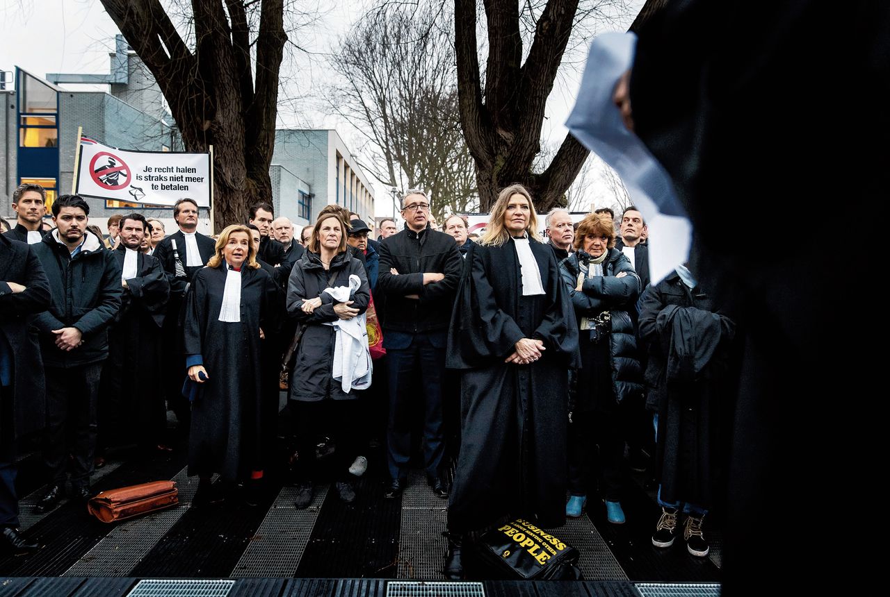 Advocaten bij een protest tegen plannen van minister Dekker, eerder dit jaar.
