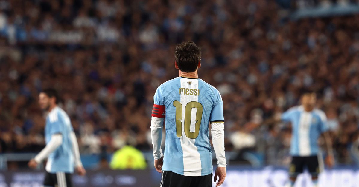 Cristiano Ronaldo praises Lionel Messi's legacy after Argentina retirement