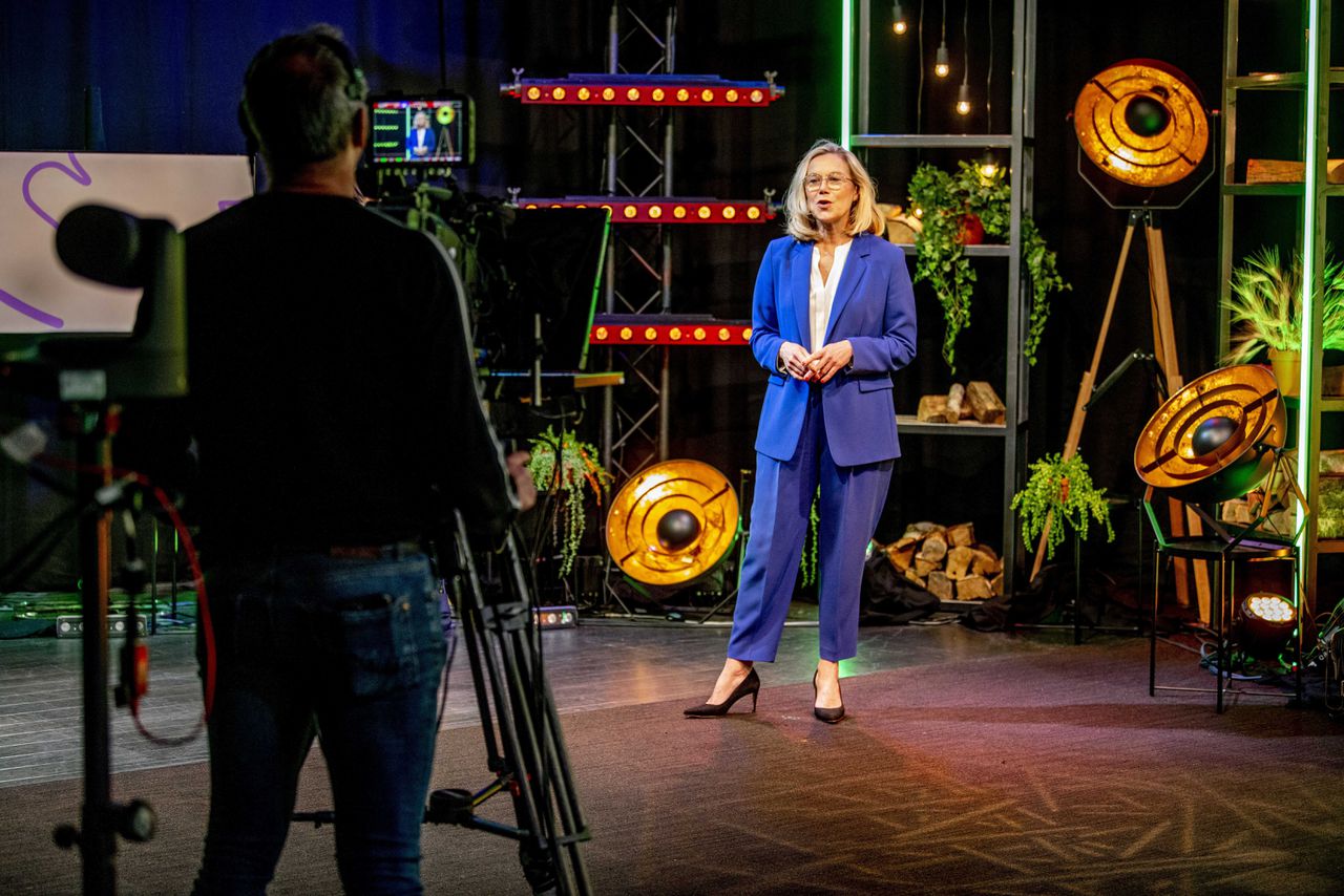 D66-partijleider Sigrid Kaag spreekt haar achterban toe tijdens een online ledenbijeenkomst.