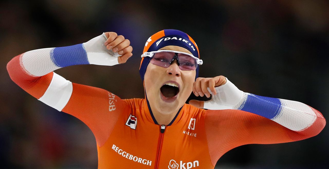 Jutta Leerdam juicht na haar overwinning op de 1000 meter.