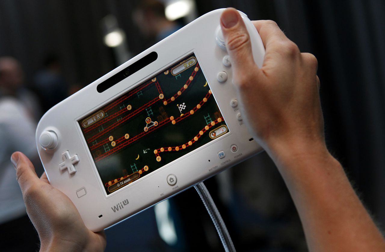 An attendee tries out the Nintendo Co. Wii U video game console at the E3 Expo in Los Angeles, California, U.S., on Tuesday, June 5, 2012. Nintendo Co., the world’s largest maker of video-game machines, unveiled software for the Wii U. Photographer: Patrick Fallon/Bloomberg