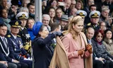 Voor het eerst voert kroonprinses Amalia een officiële handeling uit, zonder dat haar ouders daarbij zijn.