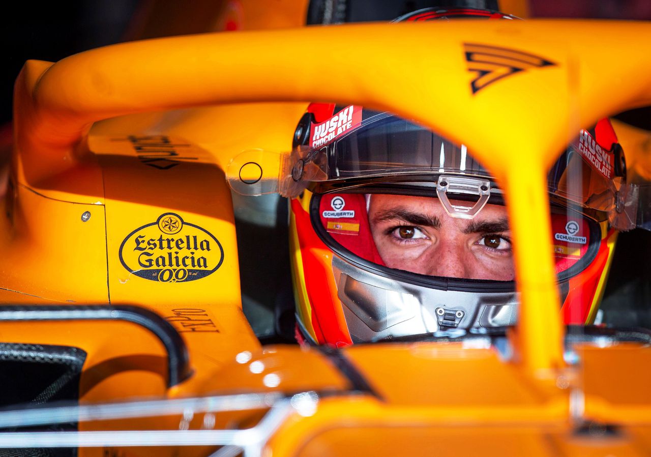 Carlos Sainz jr. verruilt in 2021 zijn oranje McLaren voor een rode Ferrari.