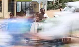 Los espectadores observan a los ciclistas pasar durante el Campeonato Mundial de Ciclismo en Kigali la semana pasada. 