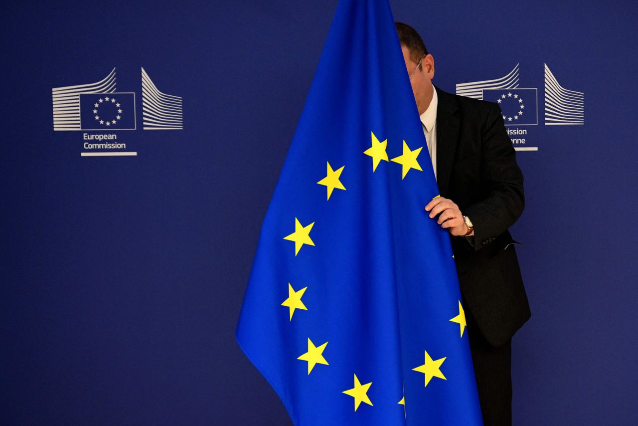 Trump verhoogt importheffingen Canada vanwege onwelgevallig reclamespotje -  NRC