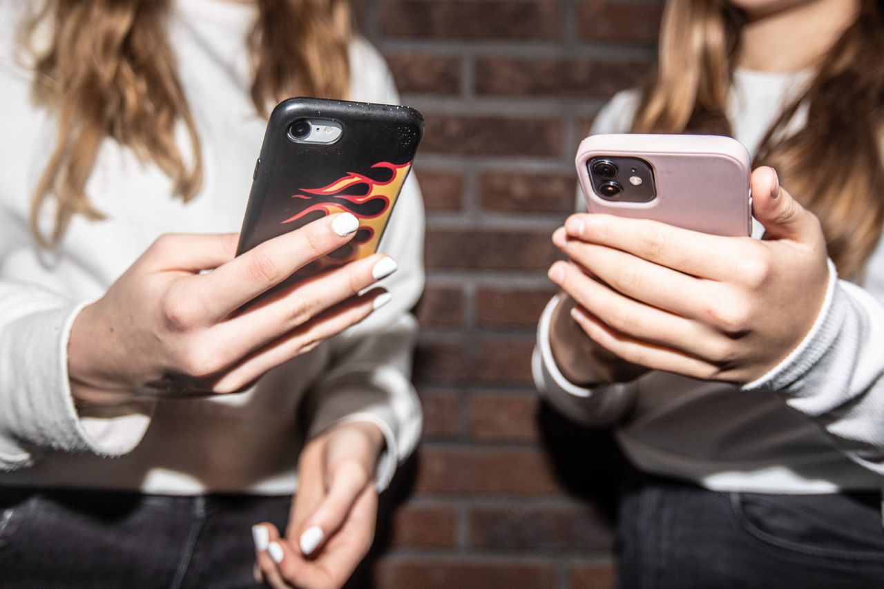 Image for the article: Kabinet pleit bij Europese Commissie voor uniforme minimumleeftijd voor sociale media 