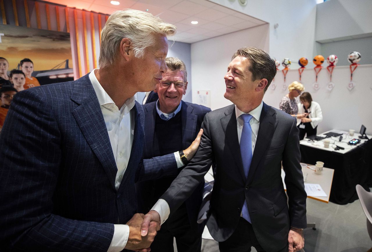 De nieuwe bondsvoorzitter Just Spee na de buitengewone bondsvergadering van de KNVB.