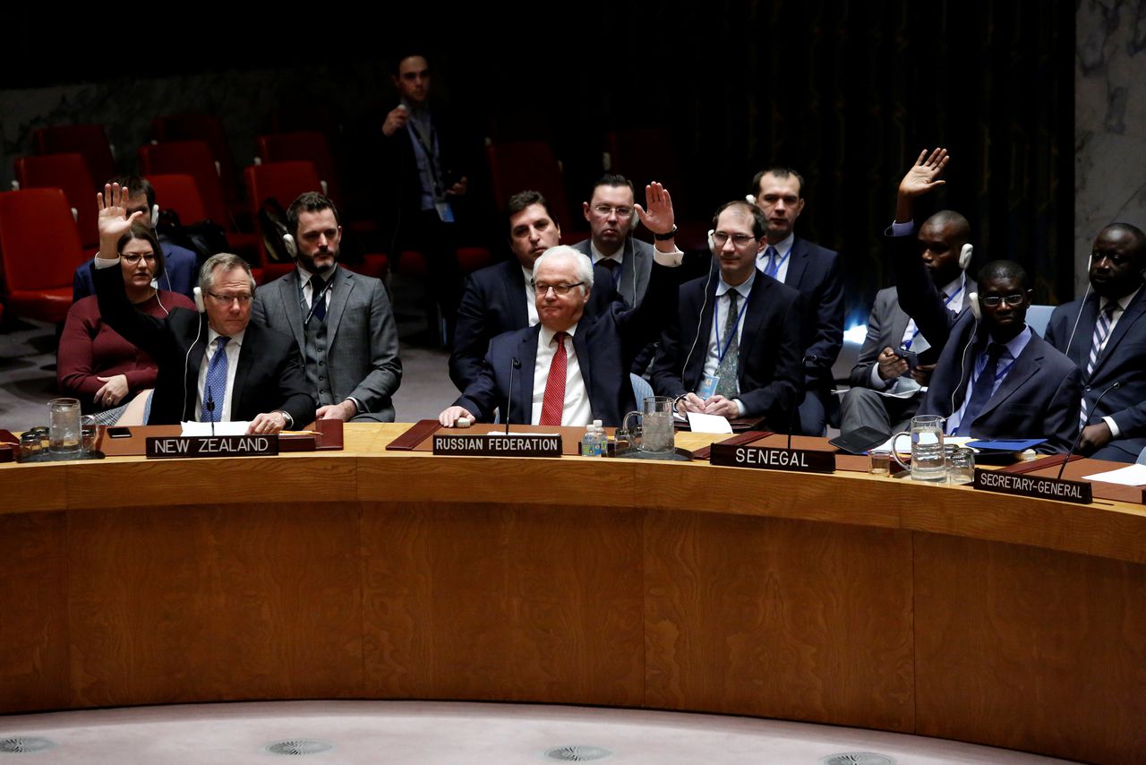 De Veiligheidsraad van de Verenigde Naties stemt in met een resolutie om toezicht te houden op de evacuatie uit Oost-Aleppo.