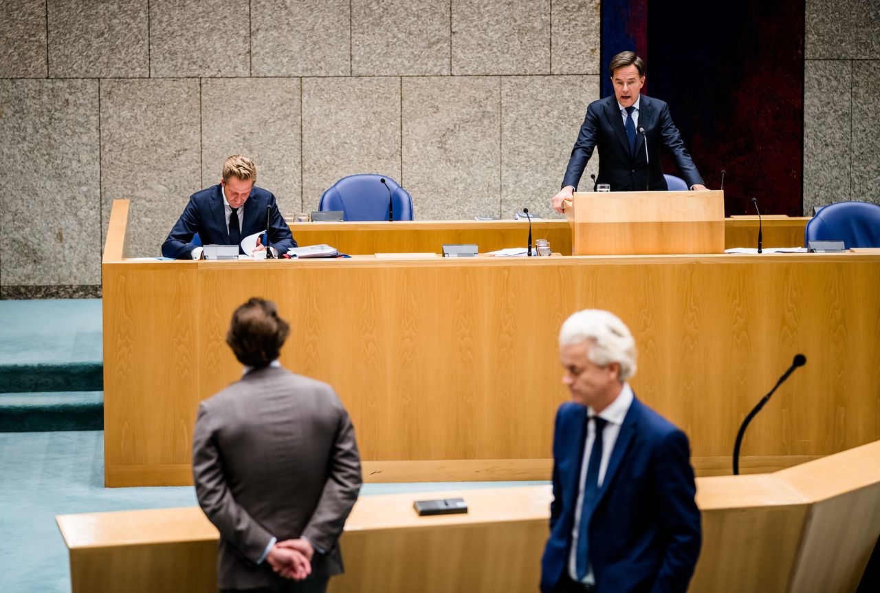 Demissionair premier Mark Rutte (VVD) in debat met Thierry Baudet (FvD) en Geert Wilders (PVV).