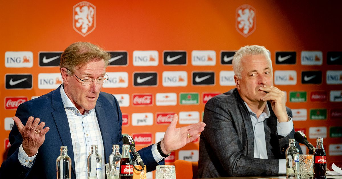 Directeur betaald voetbal Jean Paul Decossaux en technisch directeur Hans van Breukelen geven een toelichting op de benoeming van Dick Advocaat als bondscoach en Ruud Gullit als assistent-bondscoach van het Nederlands elftal.