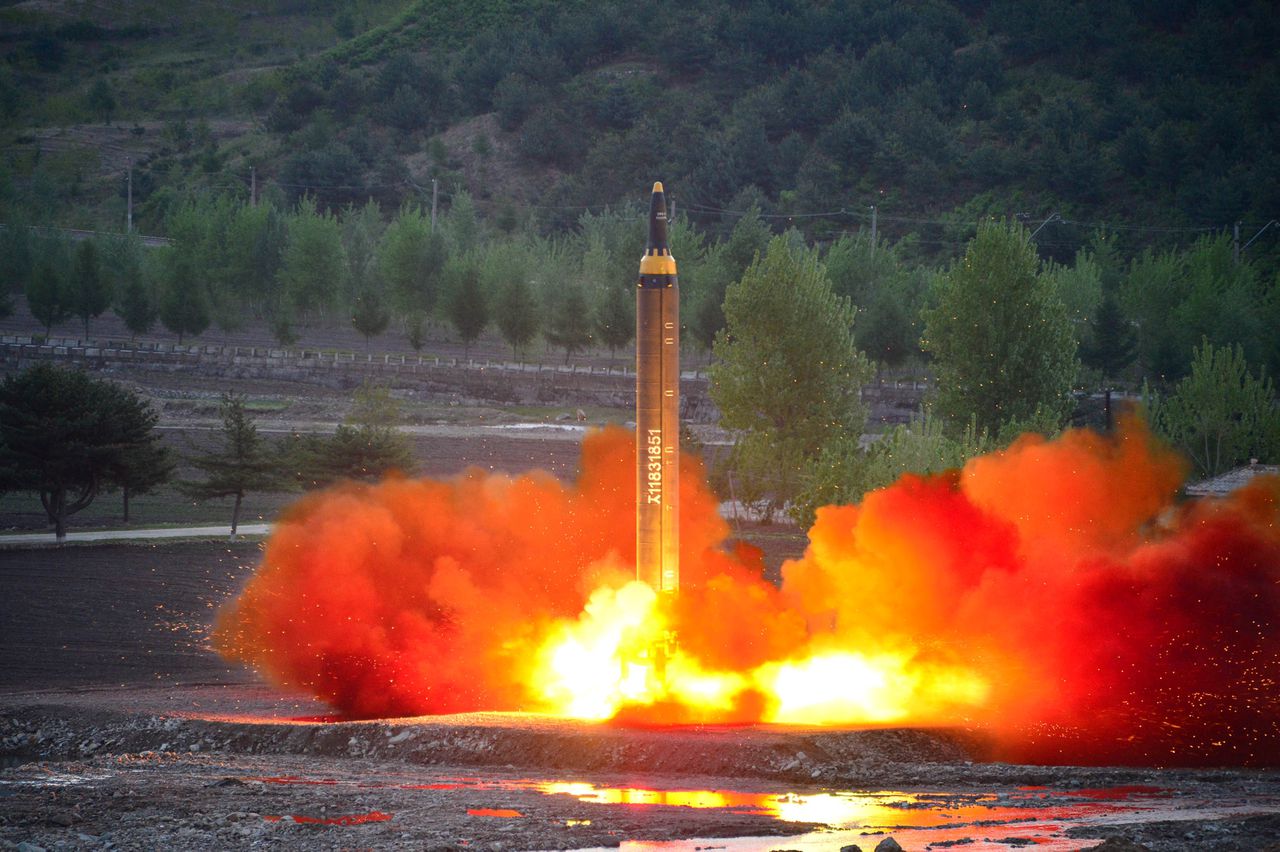 Beelden van een eerdere raketlancering van Noord-Korea die zijn vrijgegeven op 15 mei 2017.