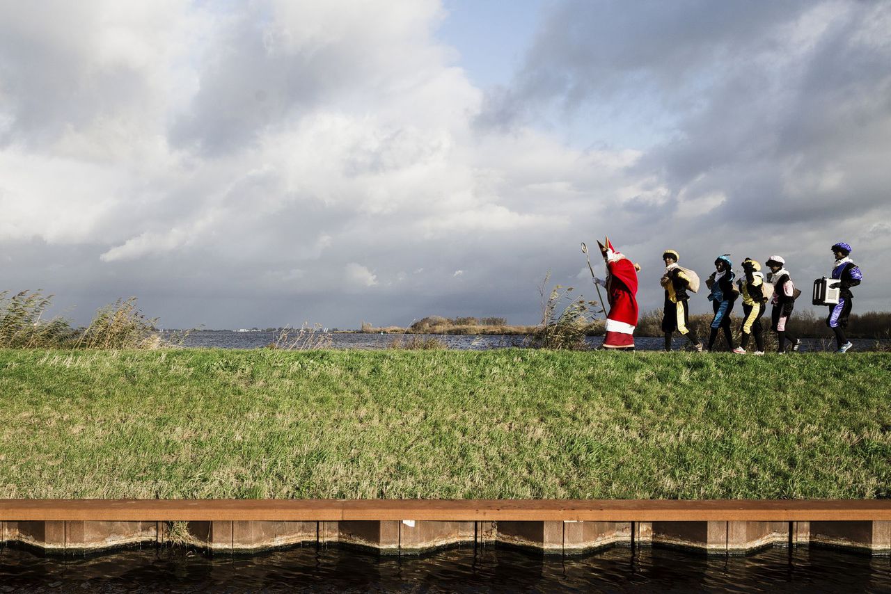 Een kijkje achter de schermen bij Sinterklaasintocht Roelofarendsveen 