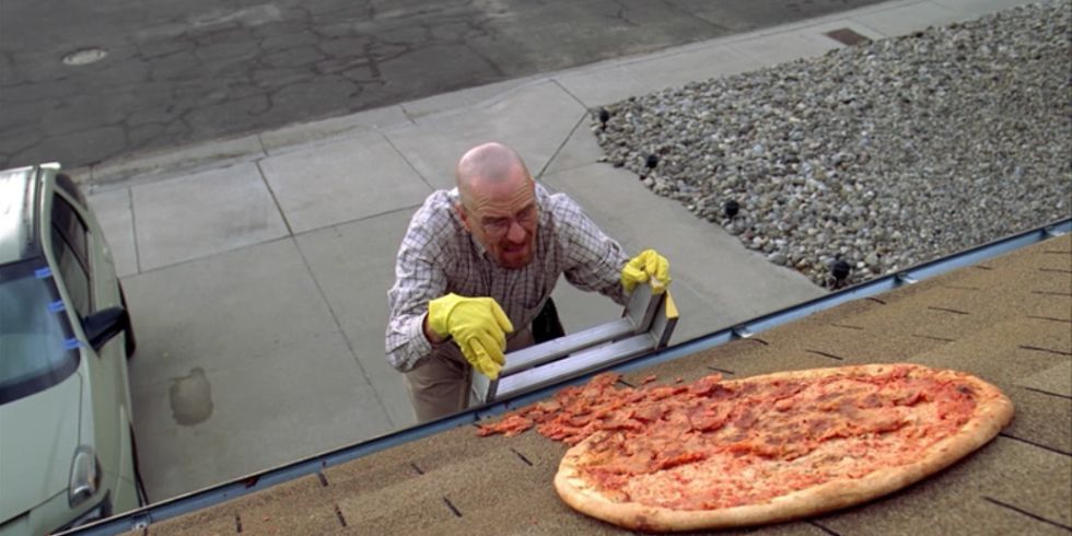 Enige tijd later in de chronologie van de serie herovert Walter de gezinswoning en besluit de pizza eindelijk op te ruimen.