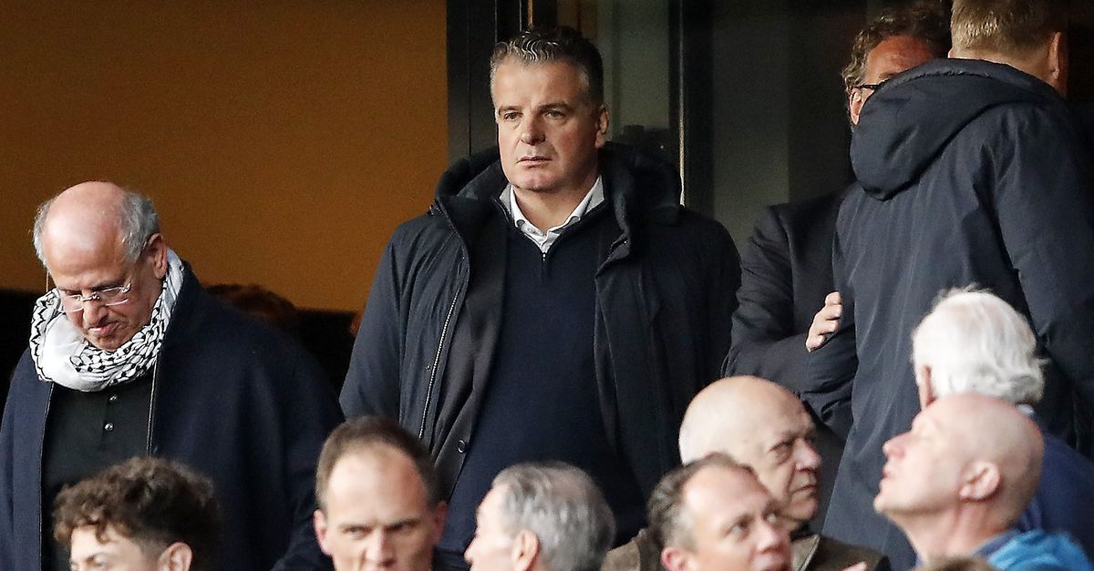 Lang was directeur Dennis te Kloese onaantastbaar bij Feyenoord, maar langzaam werd hij kwetsbaar