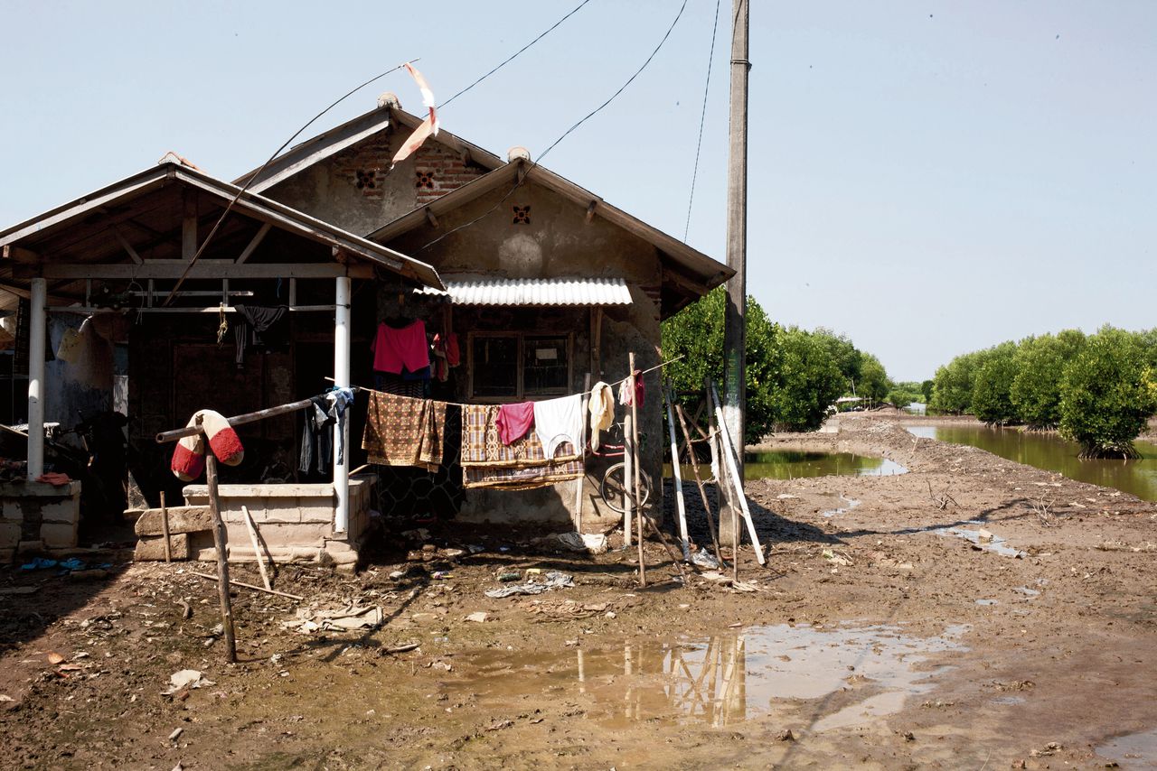 Op Java loopt het huis van Tasim tien dagen per maand onder water 
