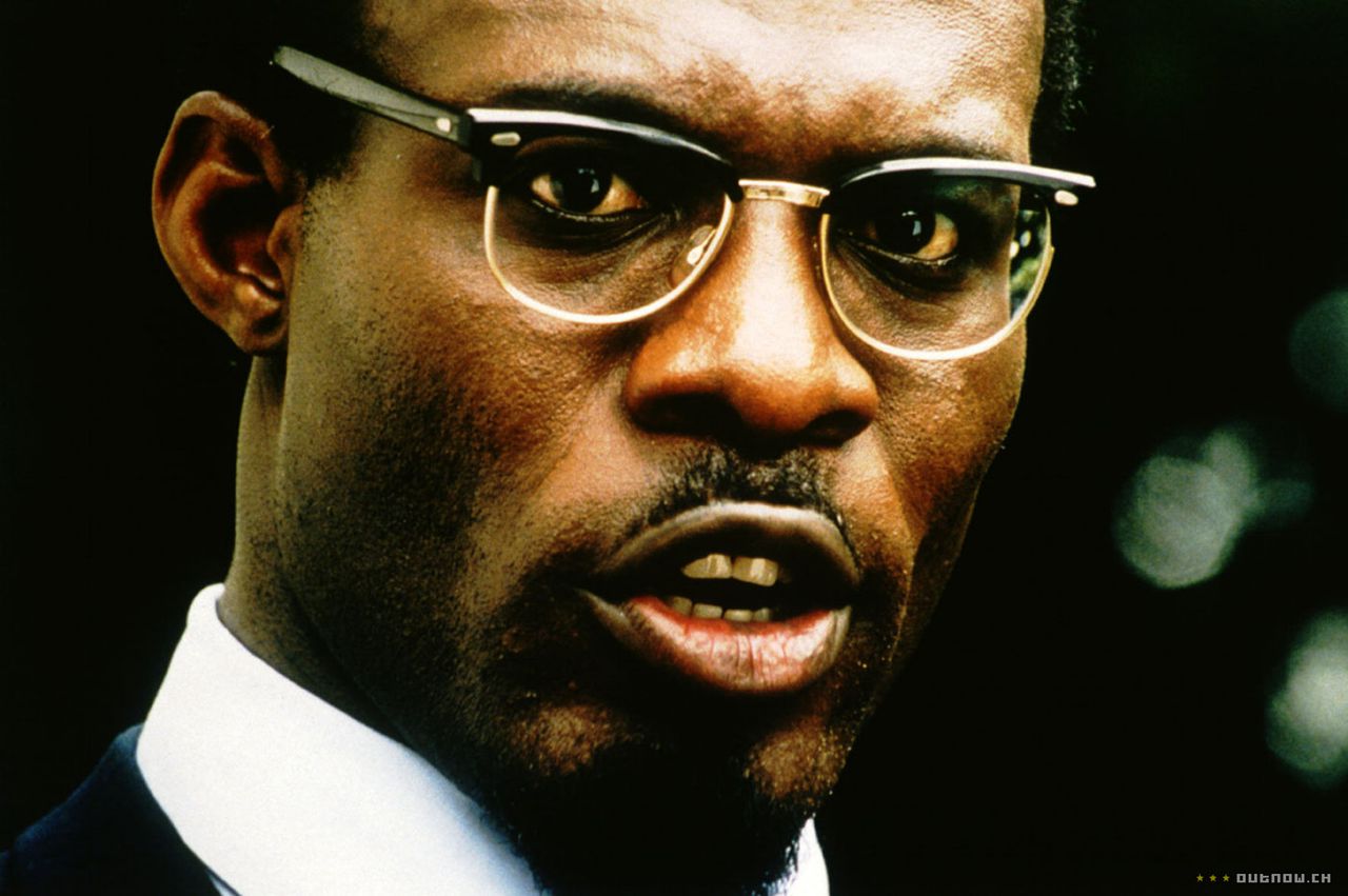 De in Kameroen geboren Franse acteur Eriq Ebouaney als de Kongolese vrijheidsstrijder Patrice Lumumba. Lumumba