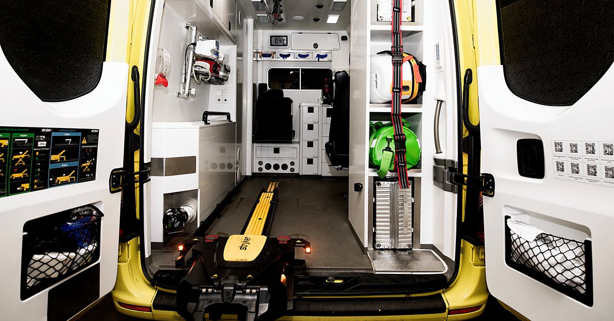 Twintiger die zich voordeed als agent, ambulancebroeder en brandweerman gaat echt de gevangenis in