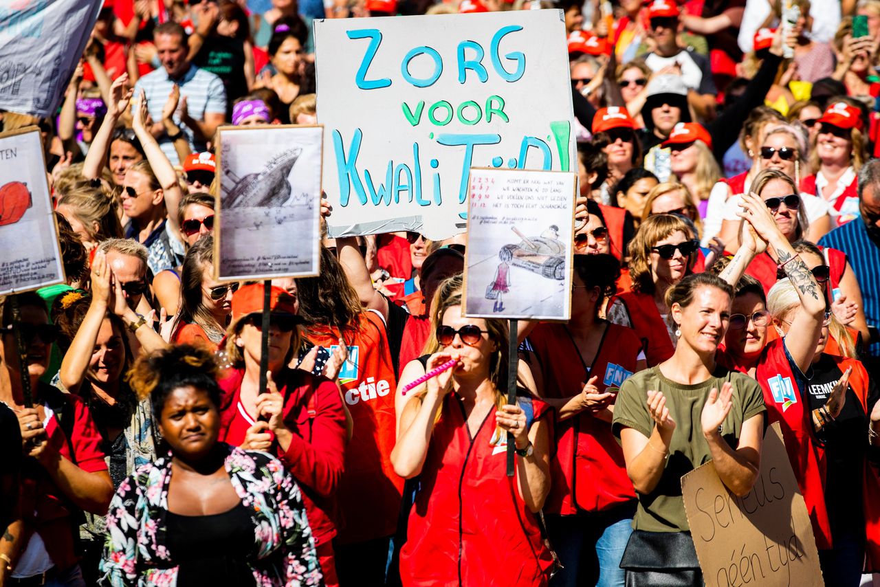 Jeugdzorgwerkers staken in september 2019 voor het eerst in de Nederlandse geschiedenis vanwege crisis in de jeugdzorg.