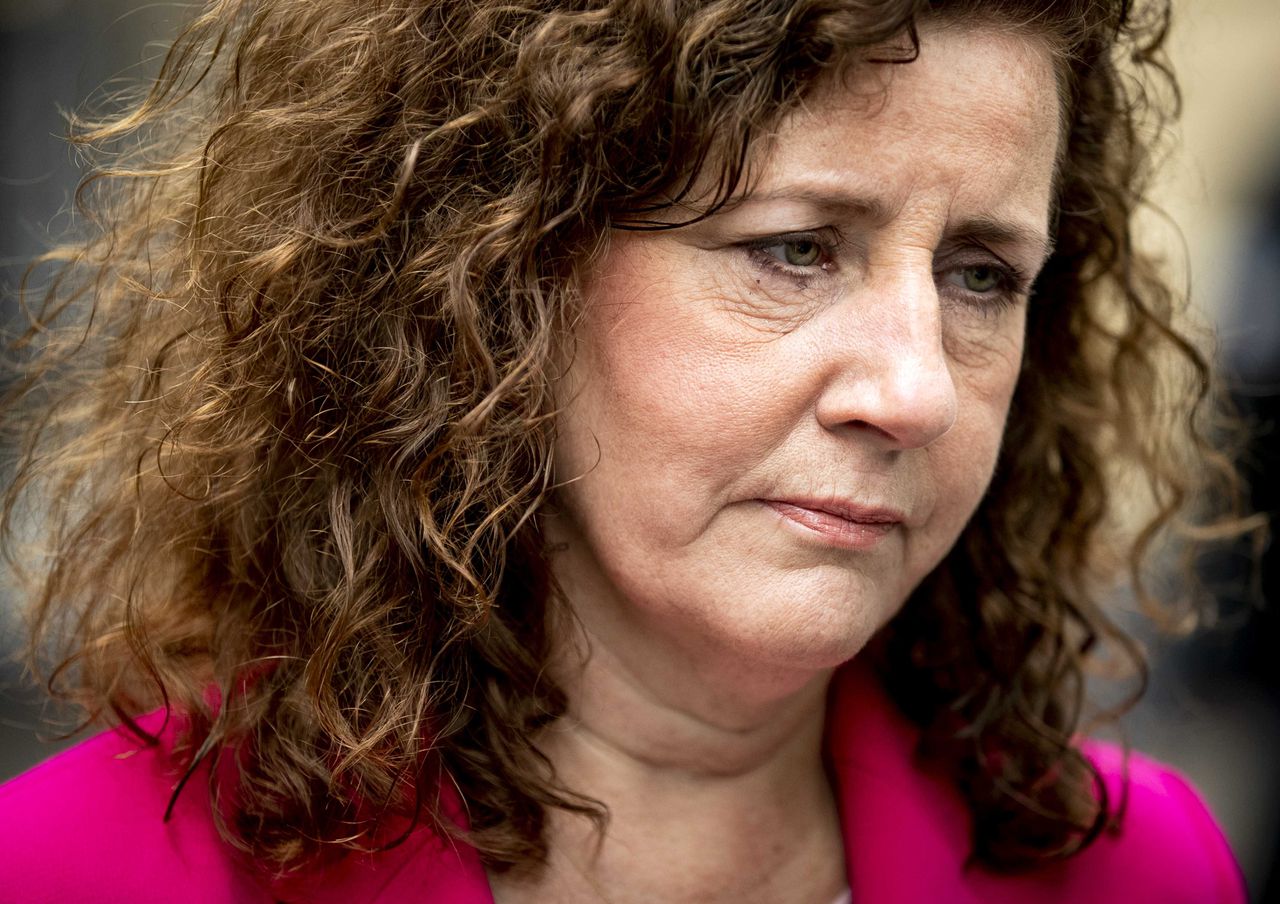 Minister Ingrid van Engelshoven (Onderwijs, Cultuur en Wetenschappen, D66), op 17 mei op het Binnenhof.