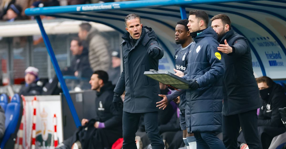 Als de 75ste minuut aanbreekt is de chaos nooit ver weg bij het Feyenoord van Robin van Persie