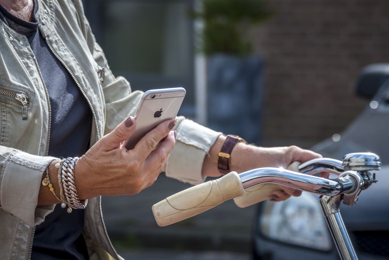 21.000 boetes voor appen op de fiets NRC