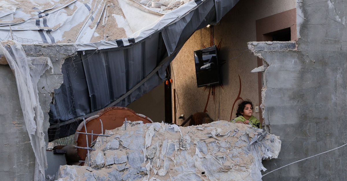 Pankaj Mishra fileert de westerse schijnheiligheid over de oorlog in Gaza