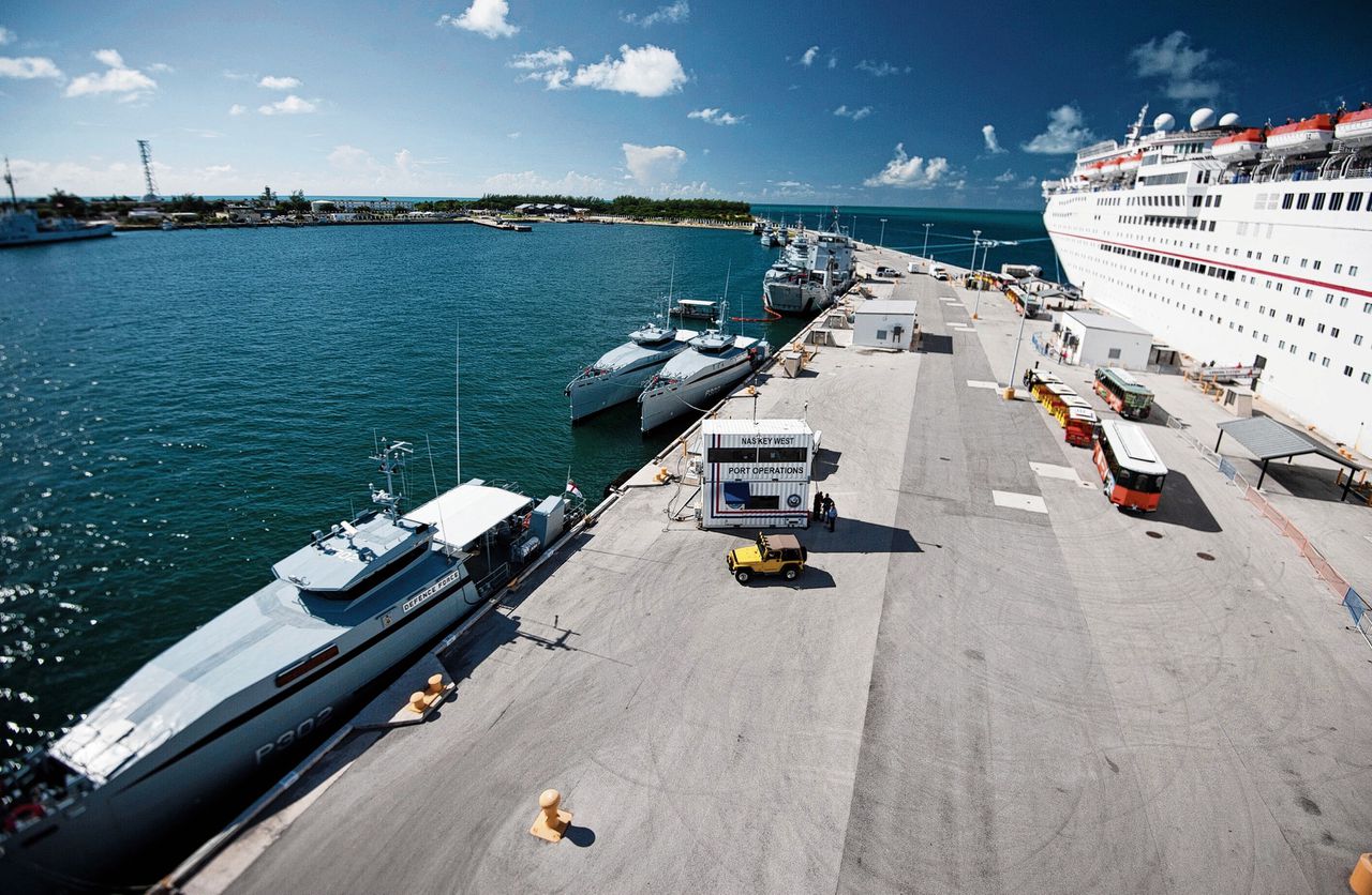 Patrouilleschepen van de Royal Bahamas Defence in Key West, gebouwd door Damen. Ook bij deze opdracht stond de staat garant.