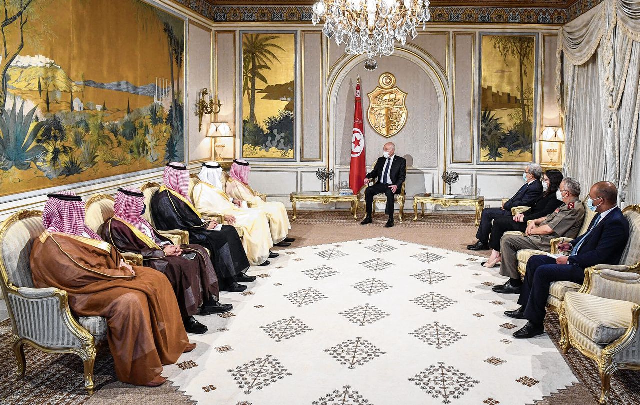 Tunesië zit maand na coup nog zonder beloofde nieuwe regering 