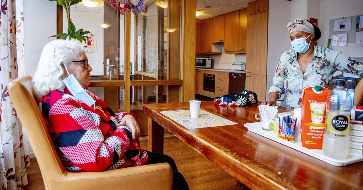 Oud-topambtenaar over stop voor bezoek aan ouderen in coronatijd: ‘Gevaar op besmetting achtten wij groter dan vereenzaming’