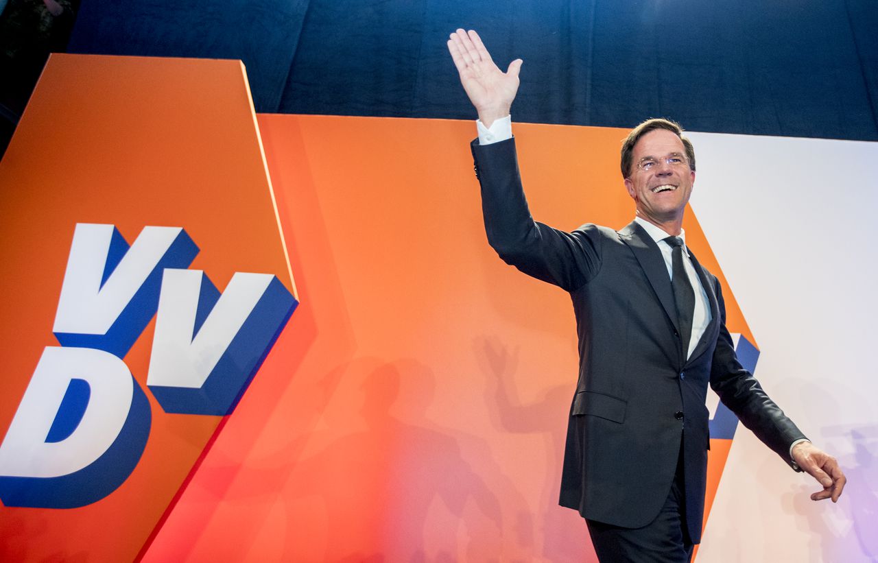 Het blauw van de VVD domineert