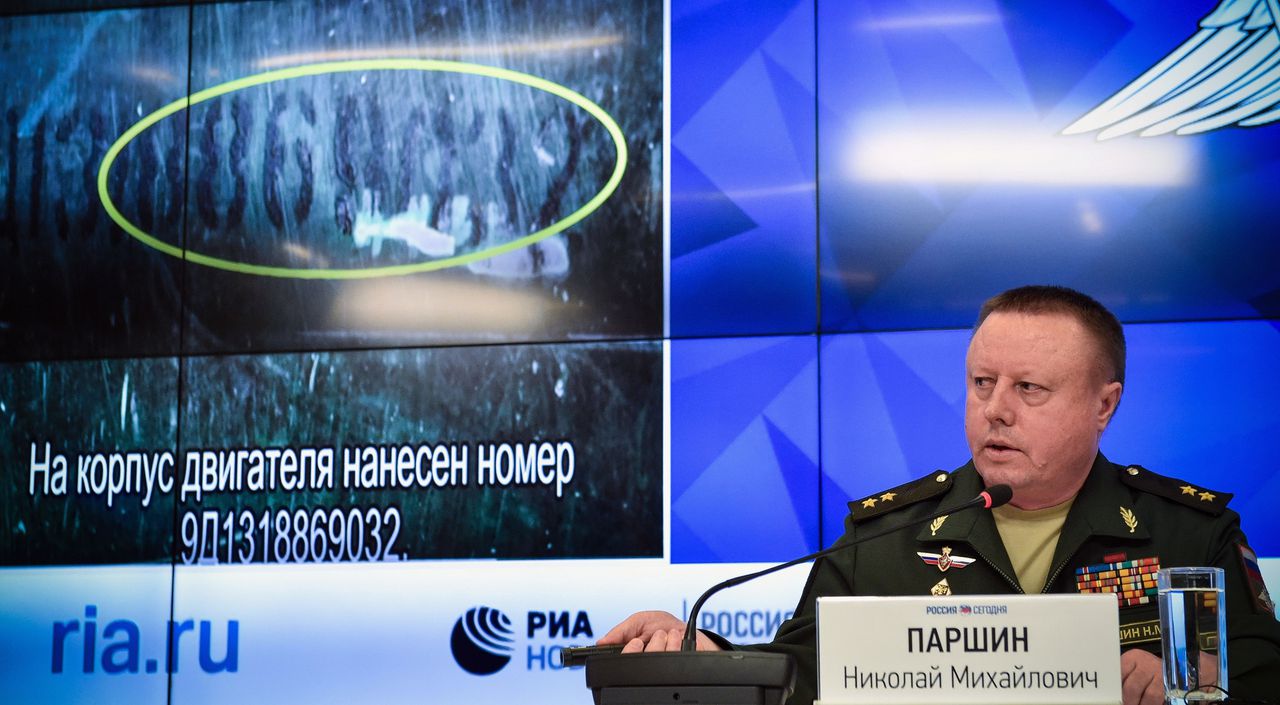 Luitenant-generaal Nikolai Parshin maandag tijdens een persbriefing over MH17.